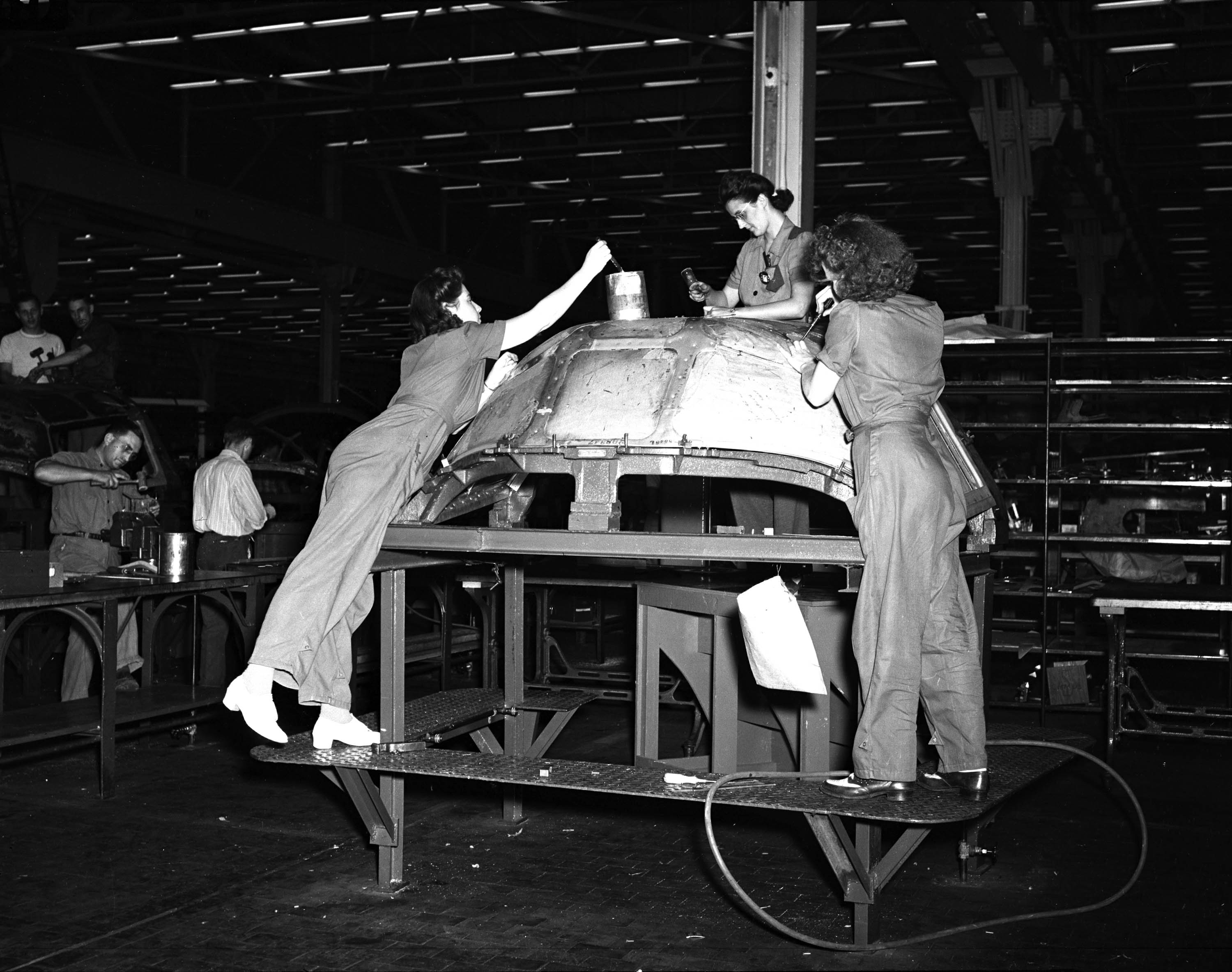1942 Ford women workers